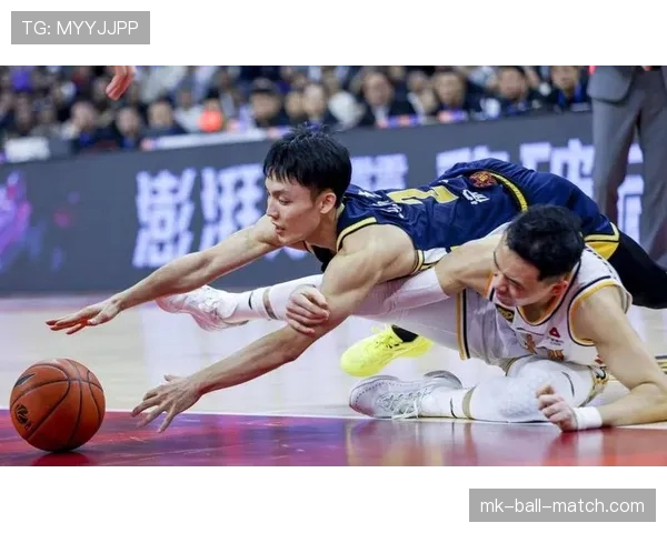 广州足球俱乐部近期在联赛赛程中表现出较强整体稳定性，多场关键比赛展现韧性与战术执行